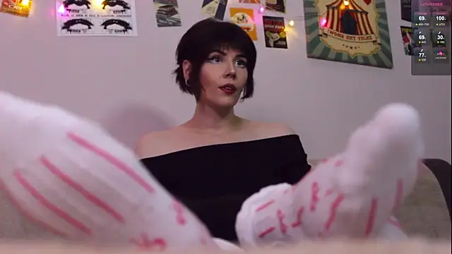 Luna Blake online show from April 19, 2026, 5:14 pm