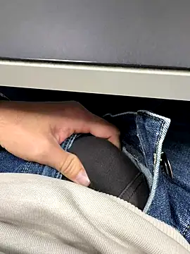 Snapshot of KielerMen chatting on November 17, 2025, 12:58 am KielerMen online show from November 17, 2025, 12:58 am