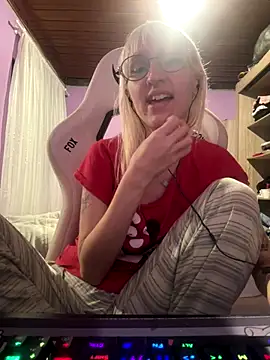 bunnydark00 online show from November 4, 2025, 1:31 am