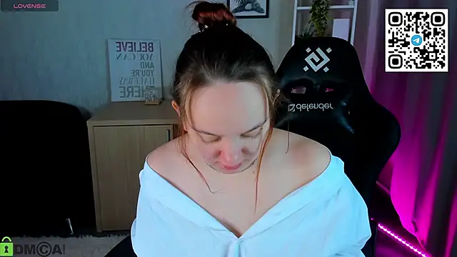 Fera1 Berry online show from April 19, 2026, 12:55 am