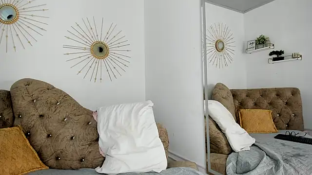 Naughty  Mom online show from March 2, 2025, 6:13 pm