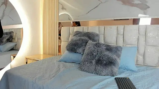 Naughty  Mom online show from April 7, 2026, 6:10 pm