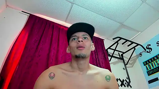 davidlatin66 online show from October 5, 2025, 3:47 pm