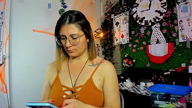 SarahDeyvis online show from November 1, 2025, 4:45 pm