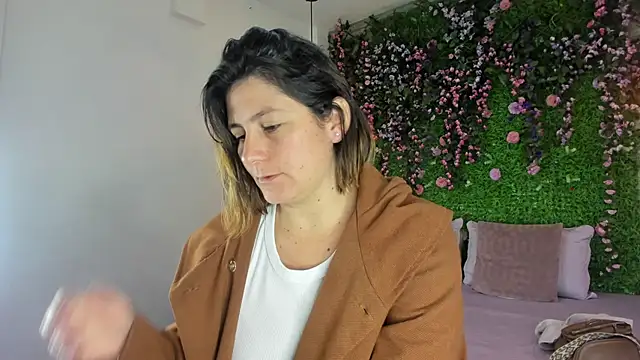 SarahDeyvis online show from February 23, 2026, 2:06 pm