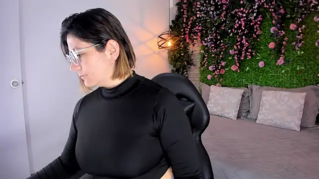 SarahDeyvis online show from January 13, 2026, 1:26 pm