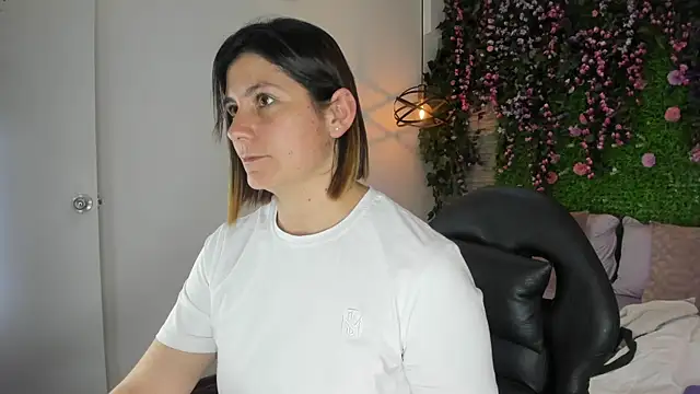 SarahDeyvis online show from February 18, 2026, 3:41 pm