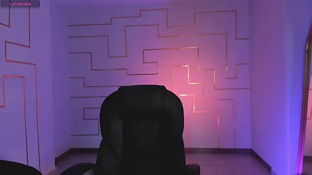 Snapshot of EveBensonX chatting on November 7, 2025, 1:04 pm EveBensonX online show from November 7, 2025, 1:04 pm