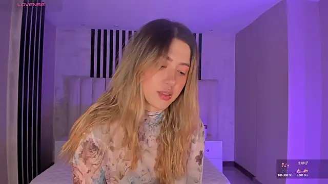 EveBensonX online show from April 7, 2026, 7:37 pm