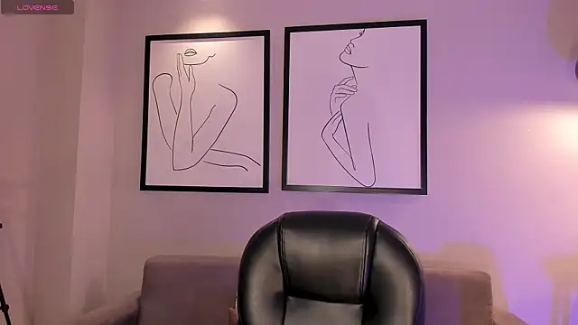 Snapshot of EveBensonX chatting on November 25, 2025, 12:16 pm EveBensonX online show from November 25, 2025, 12:16 pm