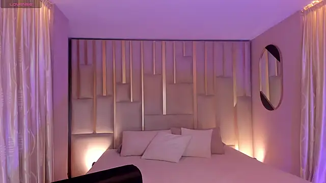 Snapshot of EveBensonX chatting on November 9, 2025, 9:19 pm EveBensonX online show from November 9, 2025, 9:19 pm