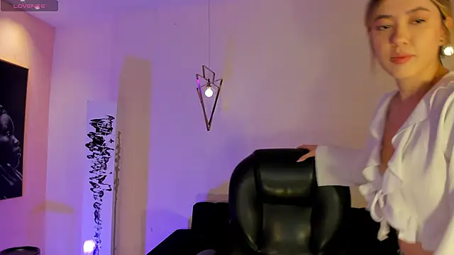 EveBensonX online show from January 12, 2026, 7:20 pm