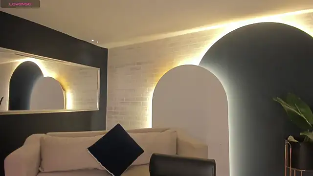 EveBensonX online show from April 3, 2026, 6:36 pm