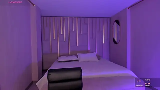 EveBensonX online show from April 4, 2026, 7:09 pm