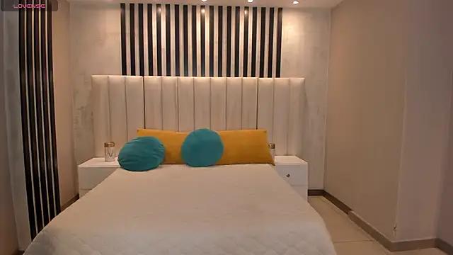 EveBensonX online show from April 10, 2026, 6:48 pm