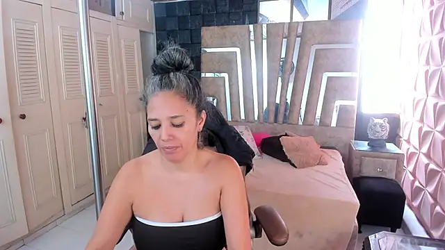 Snapshot of cute_sassy chatting on November 22, 2025, 2:05 pm cute sassy online show from November 22, 2025, 2:05 pm