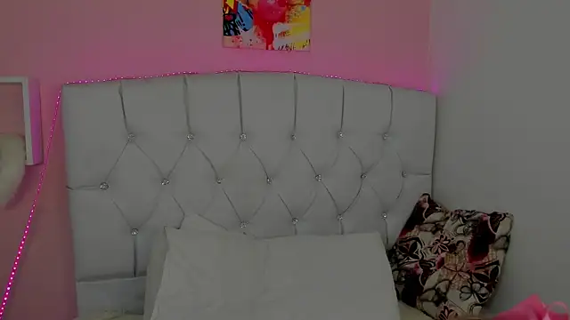 18candys online show from December 19, 2025, 9:50 pm