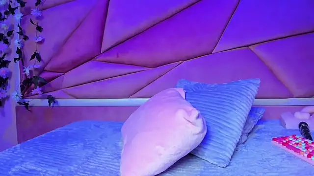 Snapshot of luna_miler_ chatting on October 29, 2025, 2:54 am luna miler online show from October 29, 2025, 2:54 am