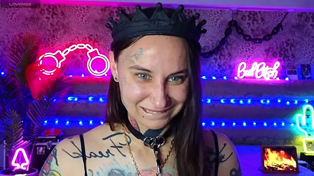 Cool Freak  online show from April 3, 2026, 10:43 am