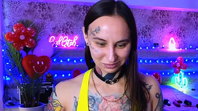 Snapshot of Cool_Freak_ chatting on February 14, 2025, 9:34 am Cool Freak online show from February 14, 2025, 9:34 am