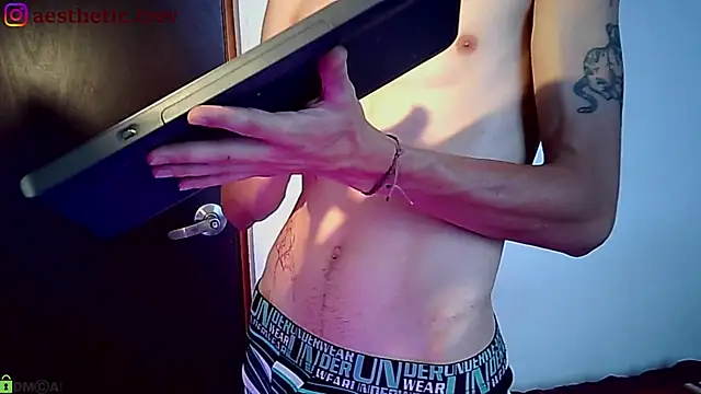 Snapshot of Twink_Temptation chatting on January 16, 2025, 5:44 pm Twink Temptation online show from January 16, 2025, 5:44 pm