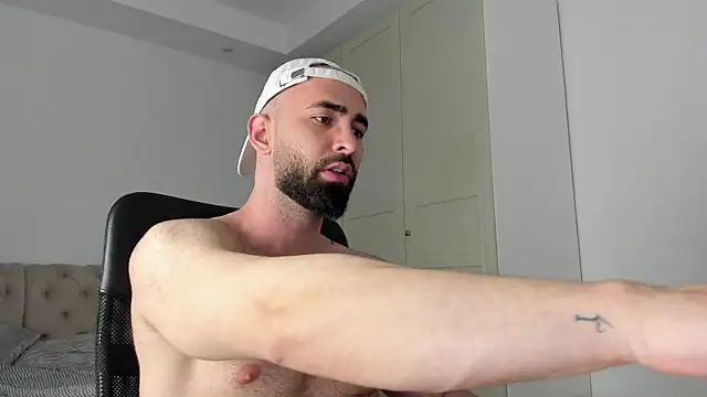 MichaelMasterss online show from April 17, 2026, 9:06 pm