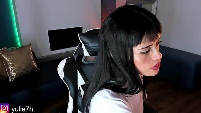  Jessy Moon  online show from March 17, 2026, 7:39 pm