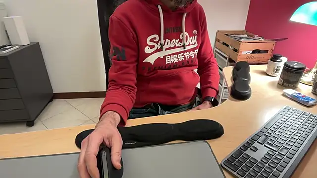 Snapshot of riccardofortis chatting on December 15, 2025, 5:30 pm riccardofortis online show from December 15, 2025, 5:30 pm