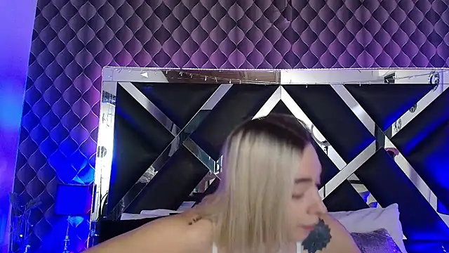 victoriaa lee  online show from May 29, 2026, 7:31 pm
