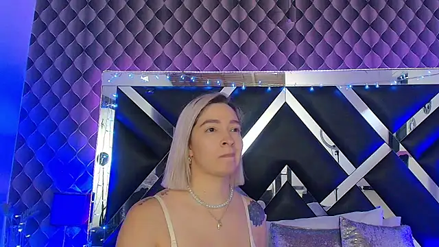 victoriaa lee  online show from May 22, 2026, 7:34 pm