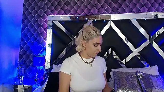 Snapshot of victoriaa_lee_ chatting on July 18, 2026, 7:00 pm victoriaa lee online show from July 18, 2026, 7:00 pm
