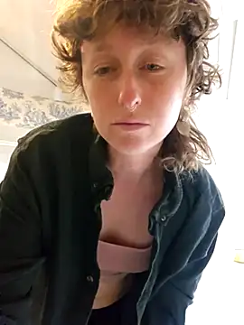 mossy kiss online show from March 9, 2025, 3:38 pm