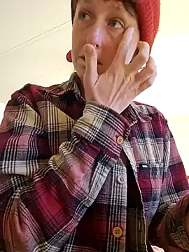 mossy kiss online show from December 8, 2024, 3:02 pm