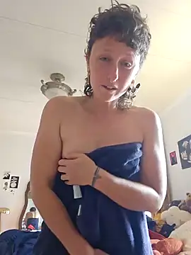 mossy kiss online show from December 13, 2024, 5:10 pm