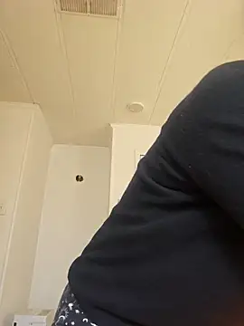 mossy kiss online show from February 21, 2025, 6:59 pm