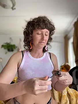 mossy kiss online show from March 20, 2026, 5:03 pm