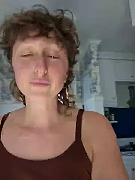 mossy kiss online show from February 17, 2025, 6:28 pm