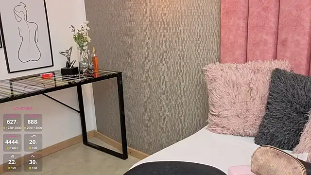 Alexa Thaylor  online show from May 31, 2026, 6:09 pm