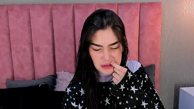 Snapshot of Alexa_Thaylor_ chatting on November 19, 2025, 3:23 pm Alexa Thaylor online show from November 19, 2025, 3:23 pm