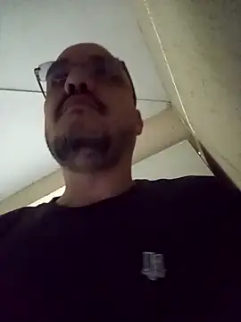 RobertoBuzios22 online show from November 4, 2025, 1:48 pm