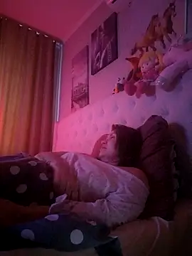 Snapshot of ROXOLANAA_SEXY chatting on January 6, 2026, 5:55 am ROXOLANAA SEXY online show from January 6, 2026, 5:55 am