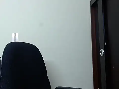 emilysamantha 8 online show from February 17, 2026, 5:05 am