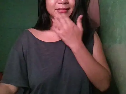 Snapshot of _smiling4u_ chatting on October 21, 2025, 2:27 pm smiling4u online show from October 21, 2025, 2:27 pm