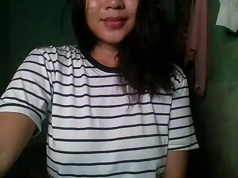 Snapshot of _smiling4u_ chatting on October 28, 2025, 3:00 pm smiling4u online show from October 28, 2025, 3:00 pm