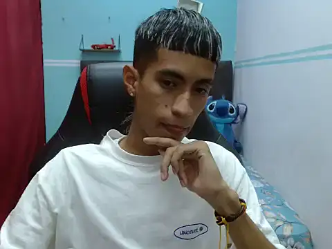 Angelstripboy online show from March 6, 2026, 11:44 pm