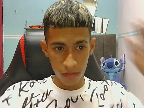 Snapshot of Angelstripboy chatting on August 8, 2026, 8:05 pm Angelstripboy online show from August 8, 2026, 8:05 pm