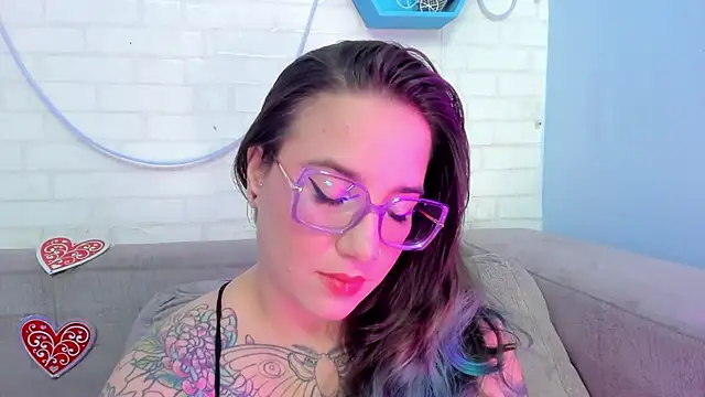 DEVA BLUE  online show from February 18, 2025, 3:42 am