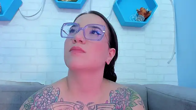 DEVA BLUE  online show from January 28, 2025, 8:04 am