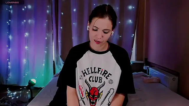 Snapshot of Erika_Fix chatting on April 26, 2026, 4:32 am Erika Fix online show from April 26, 2026, 4:32 am