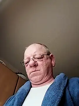 Kuschelb online show from November 28, 2025, 7:41 am